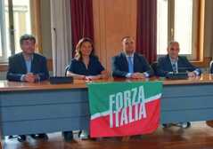 https://www.lapressa.it/articles/065201/modena-forza-italia-platis-giacobazzi-gidari-TN.jpg